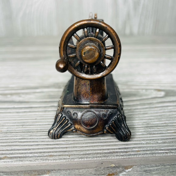 Vintage Durham Miniature Metal Dollhouse Diorama Sewing Machine Hong Kong - Picture 4 of 8